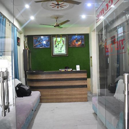 Hotel Shri Hari Palace By Wb Inn Vrindavan Exterior photo