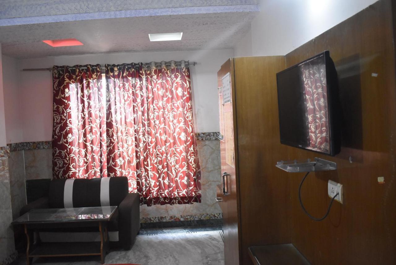 Hotel Shri Hari Palace By Wb Inn Vrindavan Exterior photo