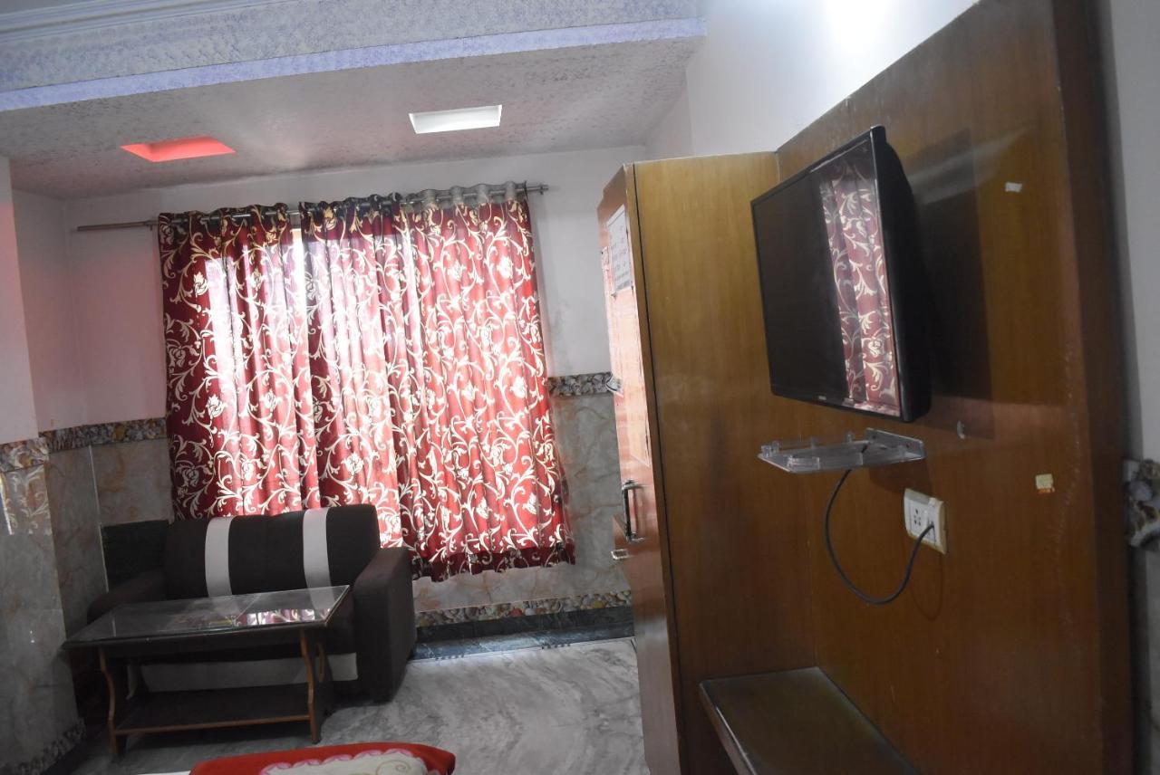 Hotel Shri Hari Palace By Wb Inn Vrindavan Exterior photo